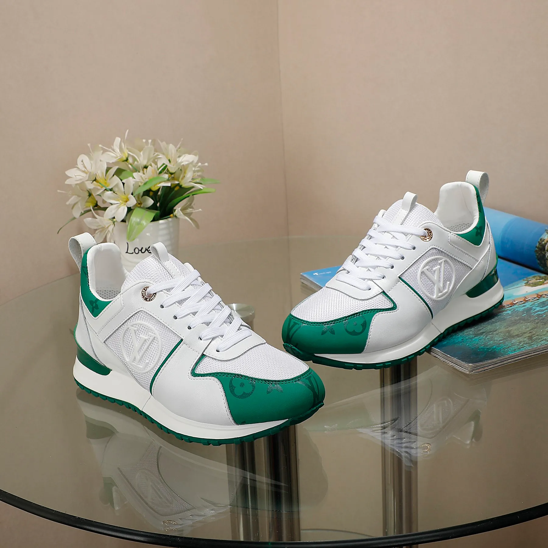 👟👟Ex-factory price 420👟👟 🔥🔥🔥4046 Louis Vuitton official website synchronized sneakers, this Run Away sneaker is spliced ​​with mini Monogram embossed leather and smooth cow leather with technical rubber outsole, LV letters are written on the side, the metal shock-absorbing structure is engraved with the LV Circle logo, and the hidden insole cleverly increases the height, reproducing the classic design of the Louis Vuitton shoe series. Code number 35-42,